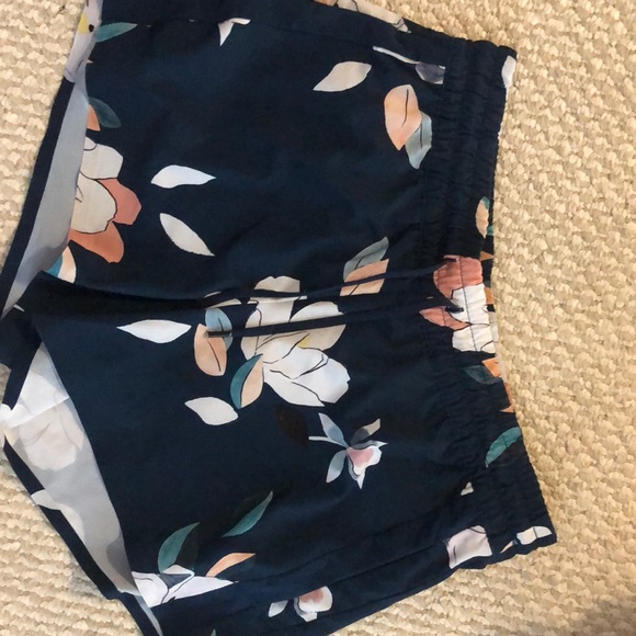 Athleta Pants - Athleta floral shorts